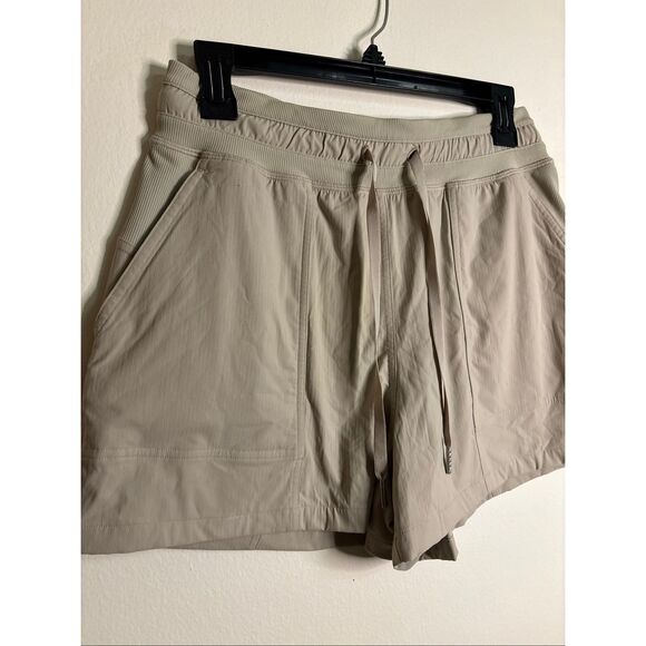 Lululemon Dance Studio High-Rise Short 3.5' - Picture 4 of 8